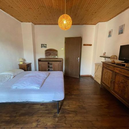 Casa Vacanza Pegrini Nel Centro Storico Di Gavi Bagian luar foto