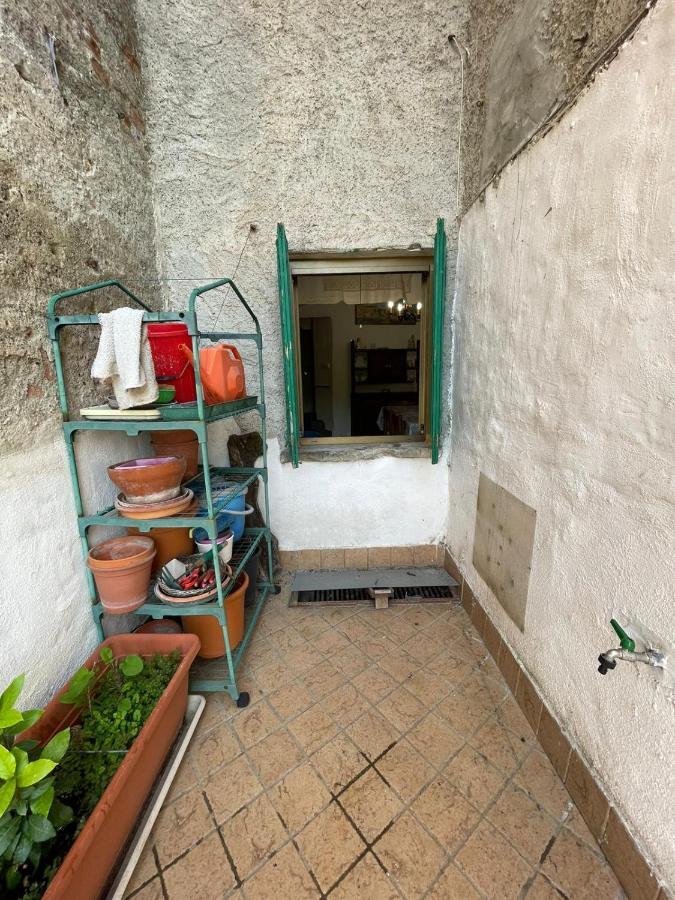Casa Vacanza Pegrini Nel Centro Storico Di Gavi Bagian luar foto