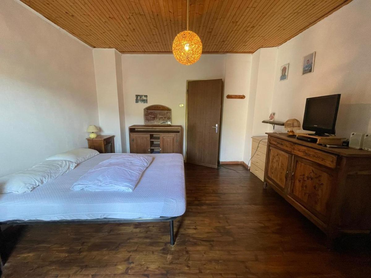Casa Vacanza Pegrini Nel Centro Storico Di Gavi Bagian luar foto