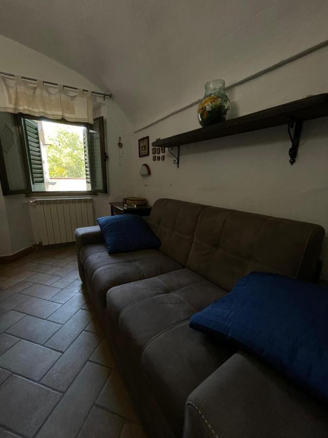 Casa Vacanza Pegrini Nel Centro Storico Di Gavi Bagian luar foto
